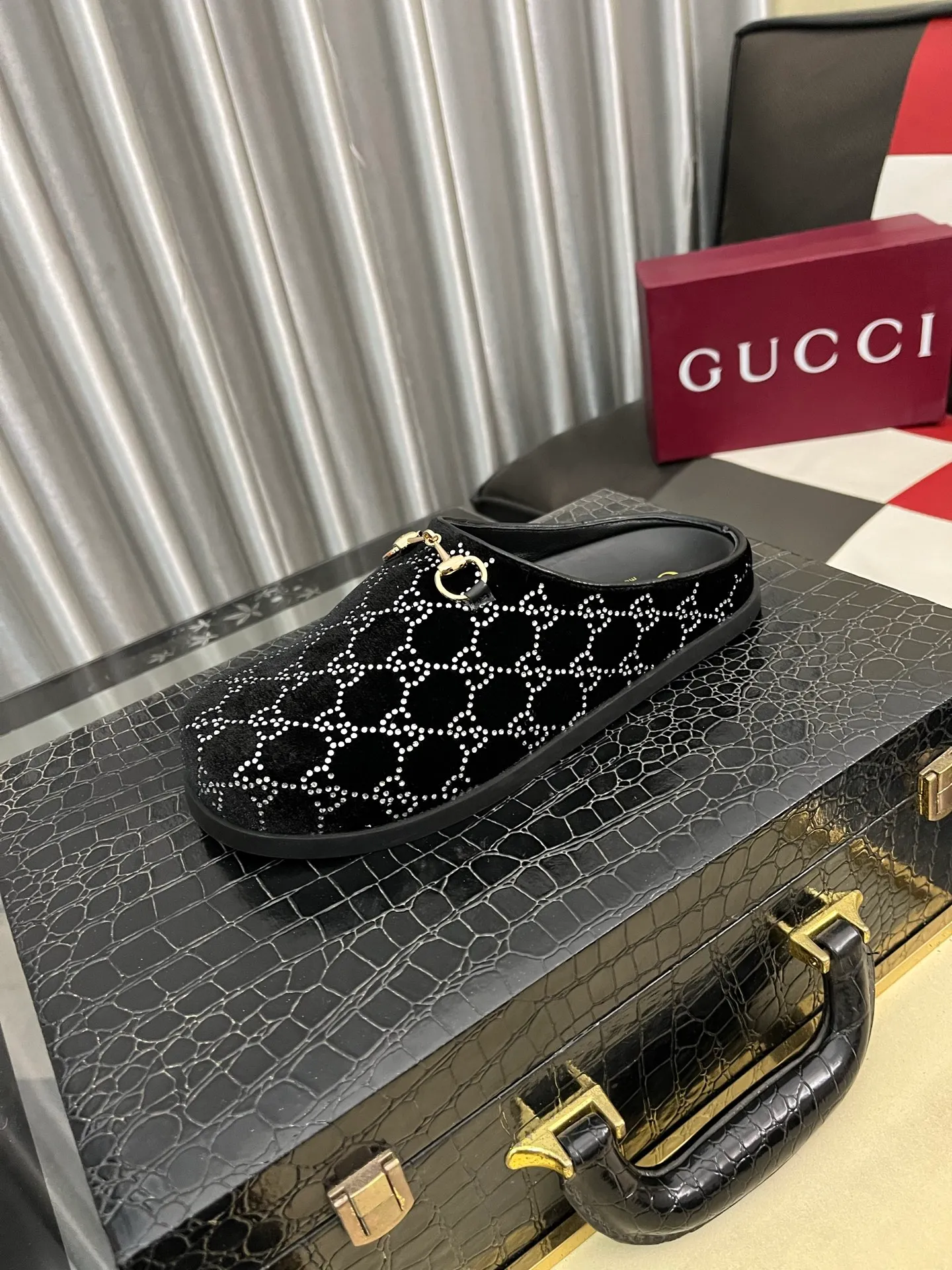 Ex-factory price: 460⌚️⌚️[Gucci] 2025 new season half-slip men's shoes, made of Italian imported first-layer frosted cowhide➕sheepskin lining, original hardware buckle, original combination of wear-resistant outsole, real shot 🎬 very comfortable on the feet, 4️⃣ colors available in sizes 38-44